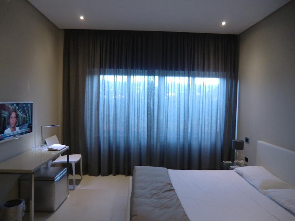 B&Beach Cagliari Guest House Δωμάτιο φωτογραφία