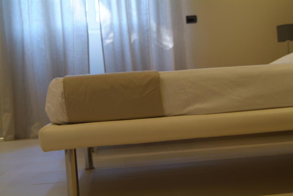 B&Beach Cagliari Guest House Δωμάτιο φωτογραφία
